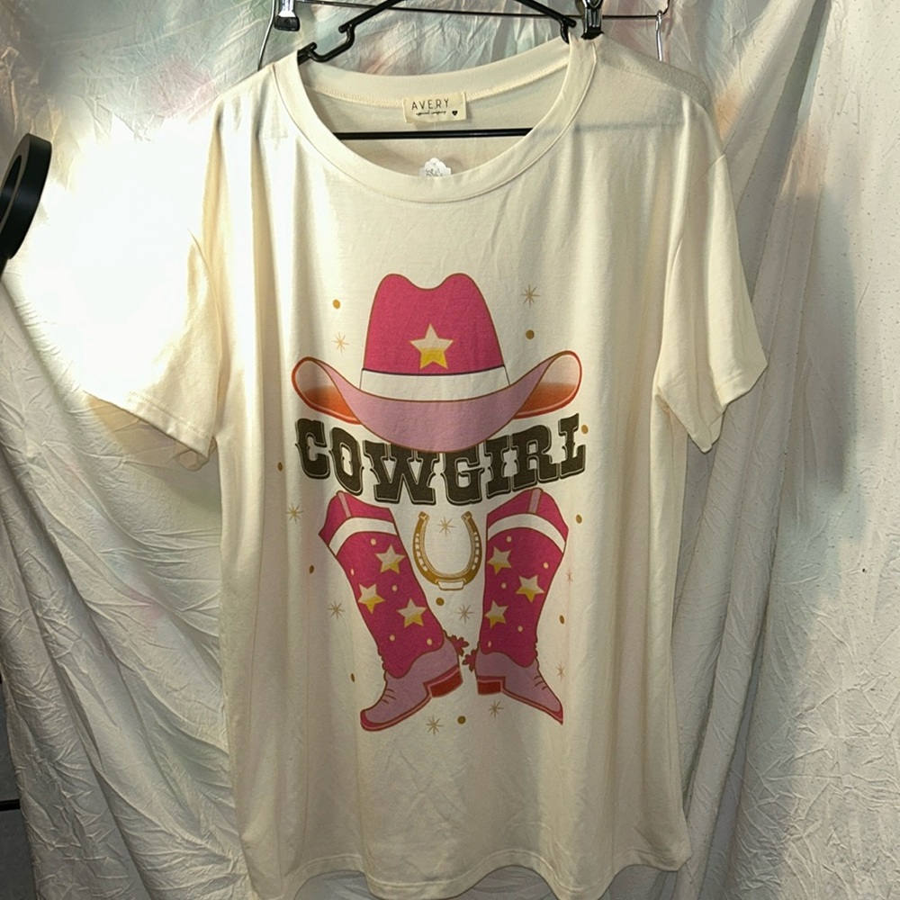 Cowgirl tee size xl. NWT